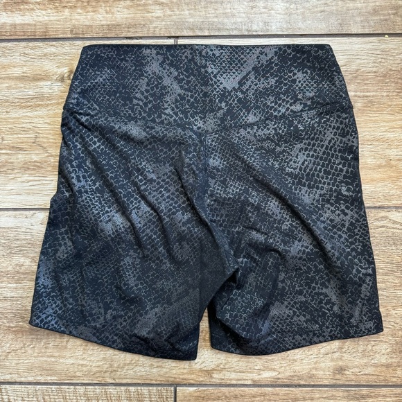 PINK Victoria's Secret Ultimate Black Snakeskin Shorts Size Medium Pink Active - Picture 6 of 11